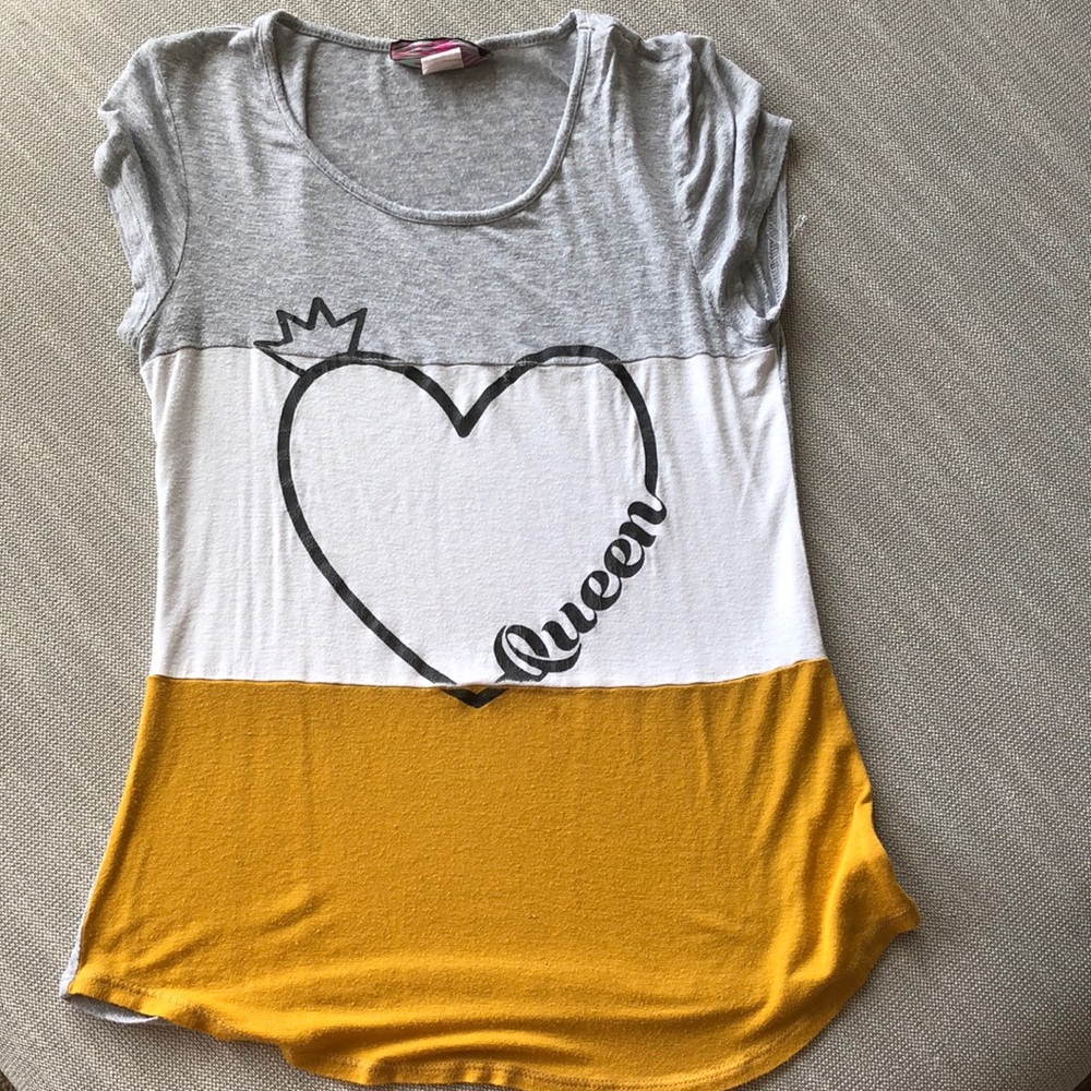 Queen printed grey,white,mustard color